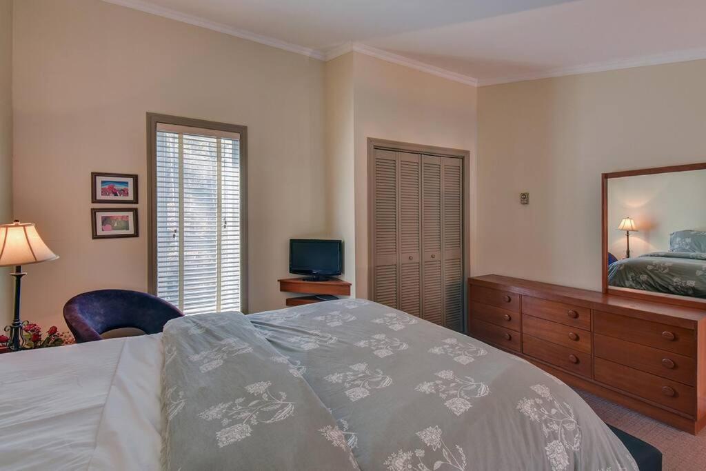 Charming Tremblant 1 Bedroom With Pool And Hot Tub Mont-Tremblant Eksteriør bilde