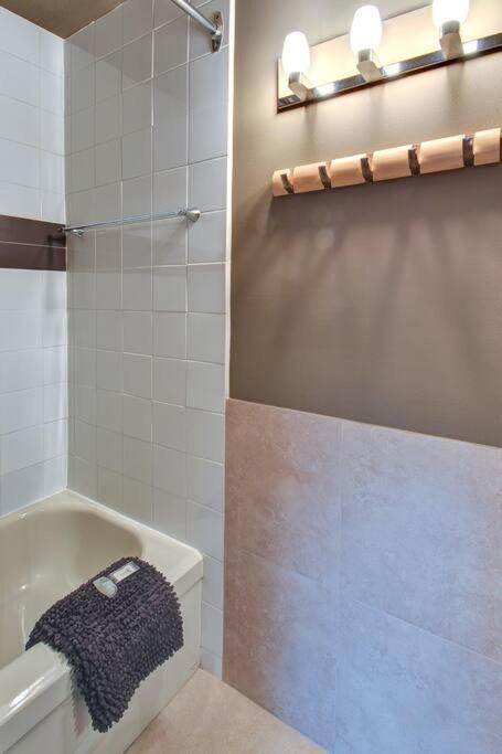 Charming Tremblant 1 Bedroom With Pool And Hot Tub Mont-Tremblant Eksteriør bilde