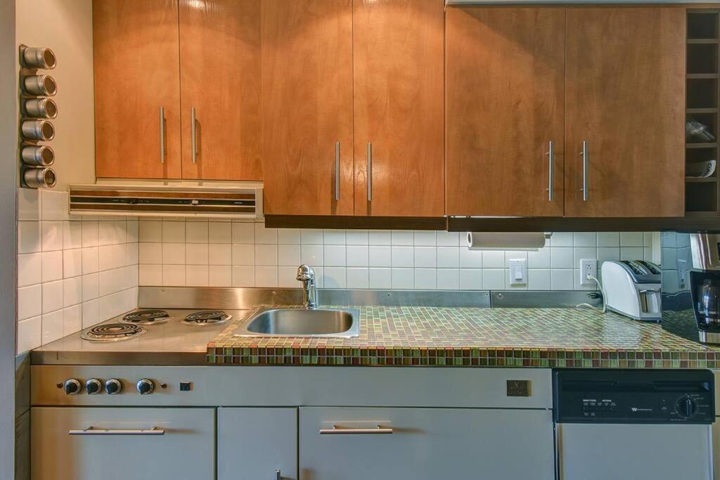 Charming Tremblant 1 Bedroom With Pool And Hot Tub Mont-Tremblant Eksteriør bilde